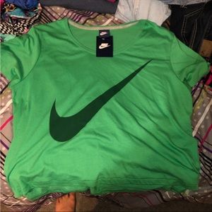 bnwt nike workout tee